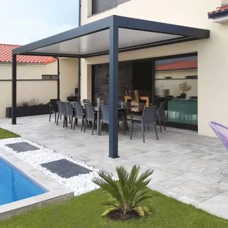 Pergola bioclimatique aluminium, terrasse avec piscine