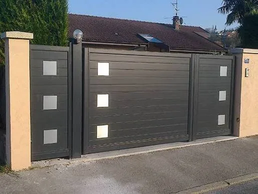 Portail aluminium avec portillon intégré, proche Fontainebleau